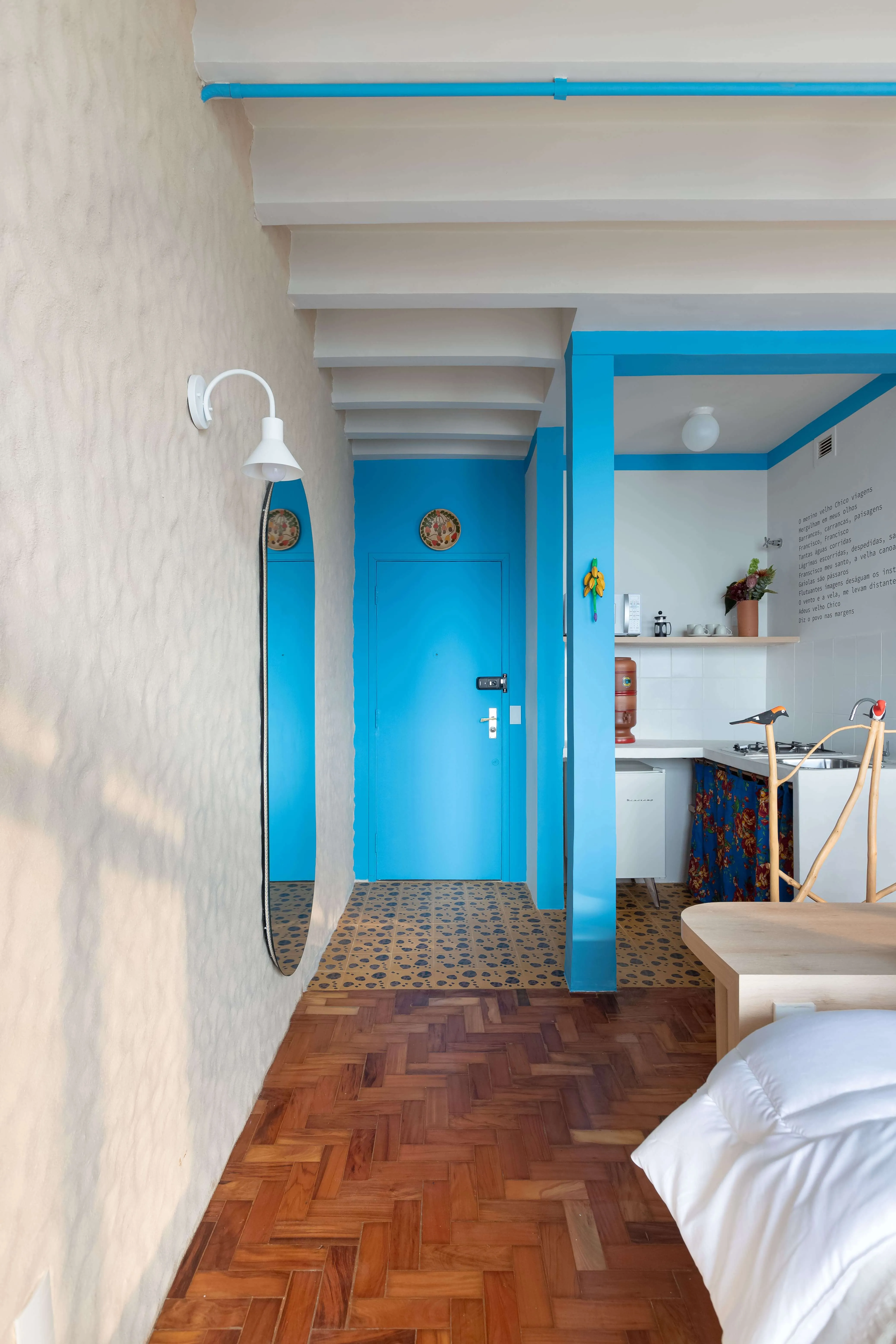 Detalhe de decoração com peças da Ilha do Ferro.