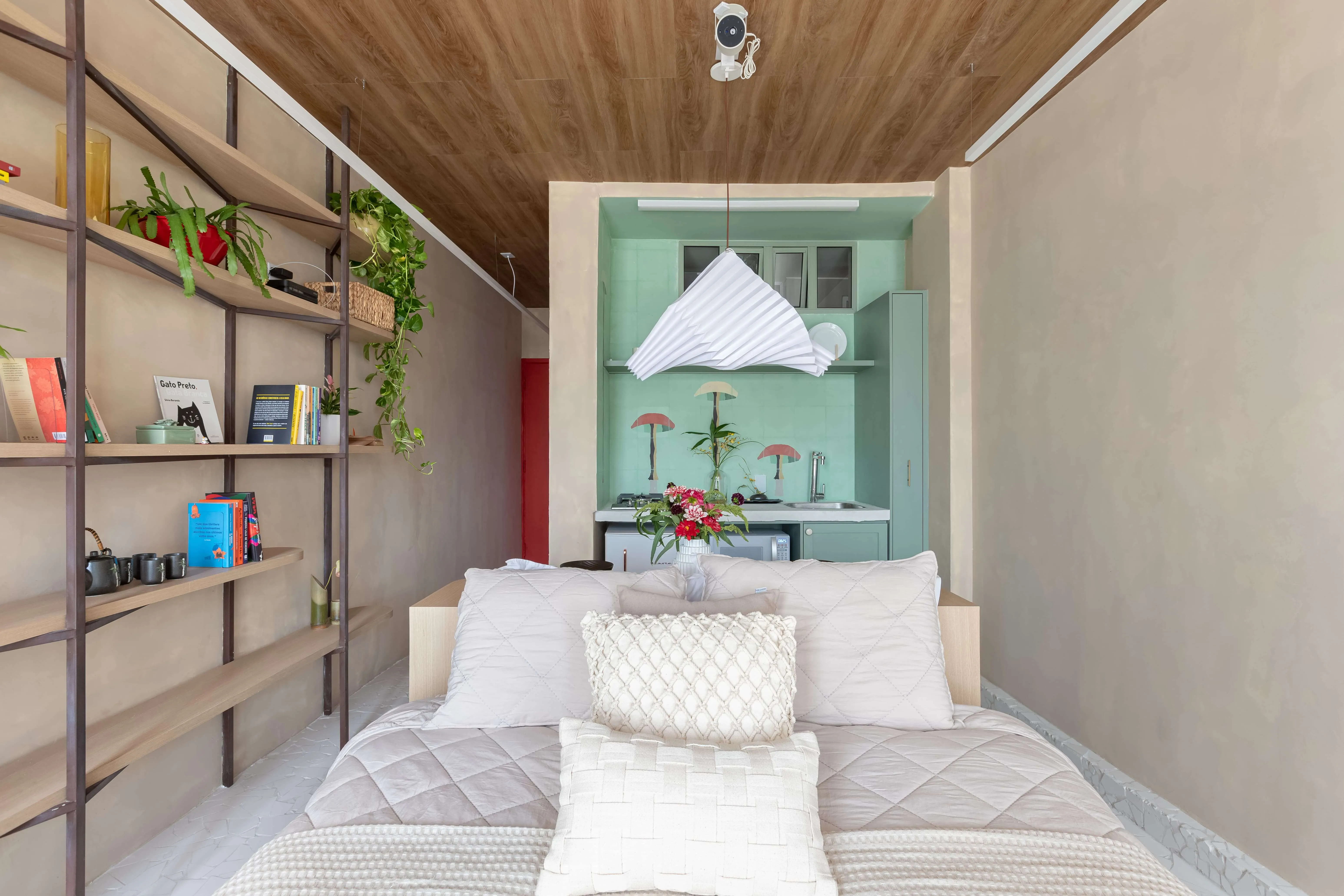 Piso de caquinho que traz delicadeza e charme ao ambiente.